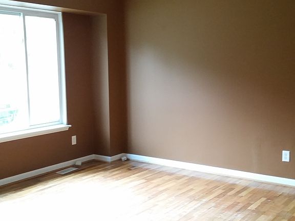 3rd image of 7630 Oakland Dr