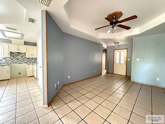 4th image of 634 Rey Salomon St