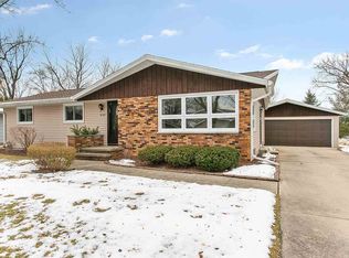 438 Jerelyn Ct, Combined Locks, WI 54113