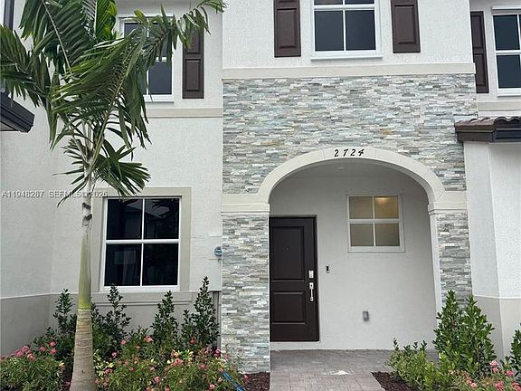 3rd image of 2724 SE 26th Ave #0