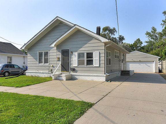 2nd image of 215 W Saint Clair St