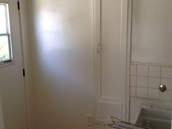 3rd image of 5058 Townsend Ave