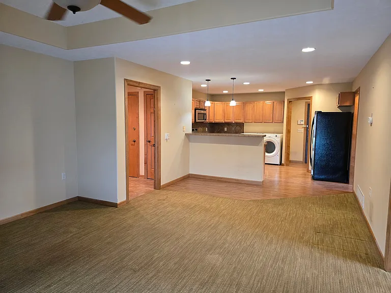 1040 N Bell St — Photo 5