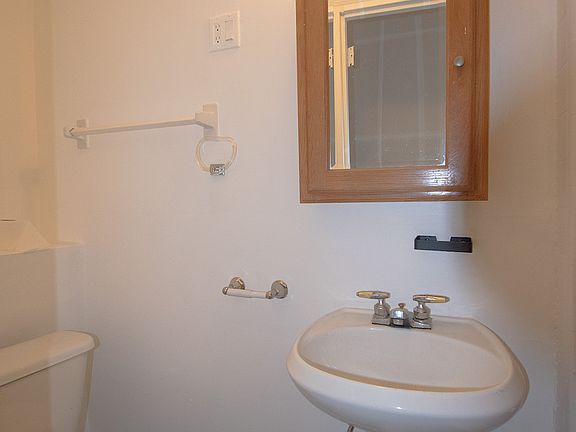 5th image of 793 Franklin Ave APT 2D