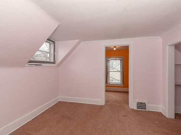 4th image of 2208 E Webster Pl