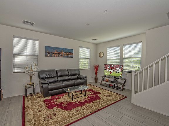 5th image of 2327 E Hidalgo Ave