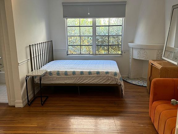 2nd image of 610 8th St #106