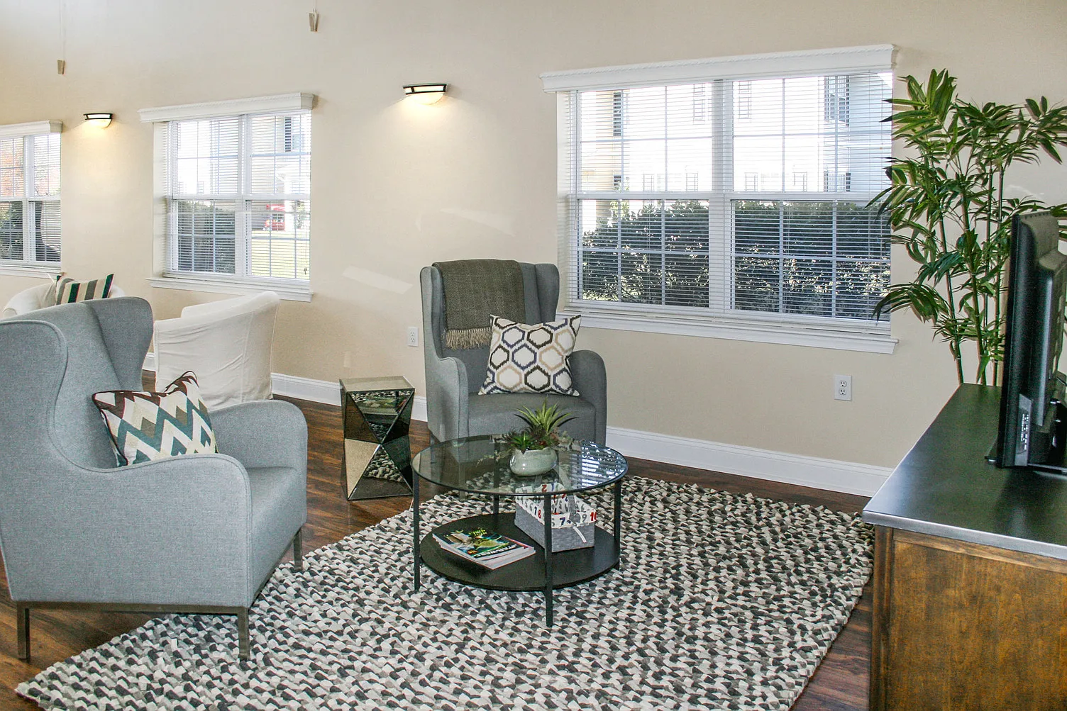 Glen Creek Apartments — Photo 4