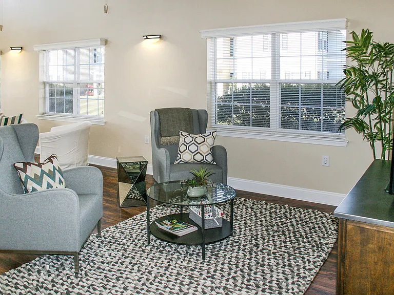 Glen Creek Apartments — Photo 4
