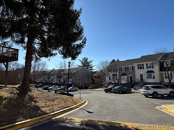 Exterior Neighborhood (street photo)