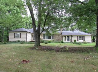 7785 Lewis Rd, Olmsted Falls, OH 44138