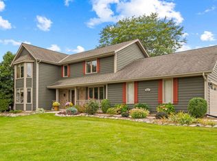 W172N5011 Greenview Ave, Menomonee Falls, WI 53051
