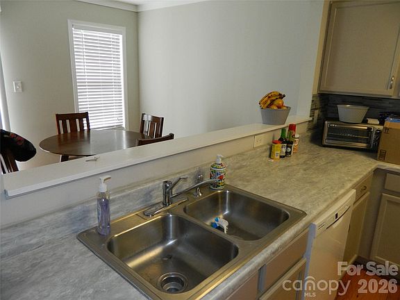 5th image of 223 Linkside Ct SE