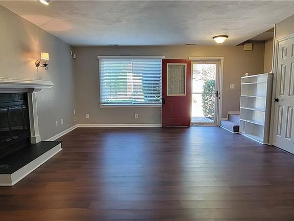 4th image of 206 N Palm Ave #1