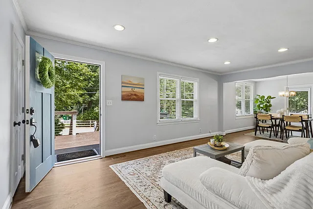 4 bed, 2189 sqft, $3,200 — Photo 3