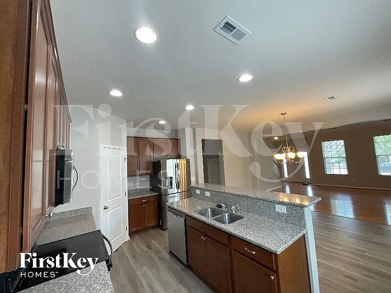 409 Mount Carmel Rd — Photo 3