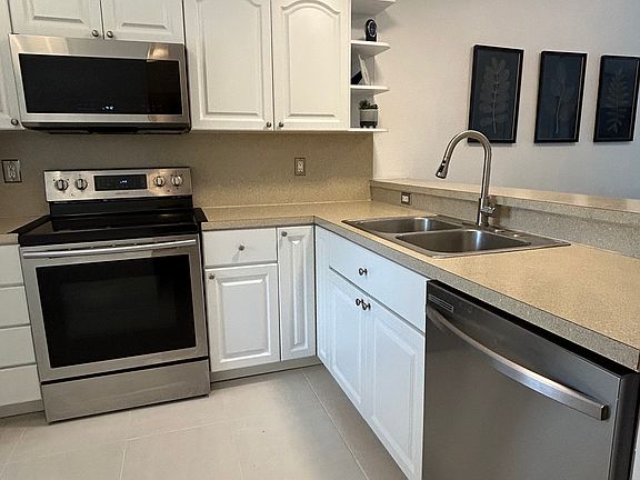 2nd image of 1227 SE 23rd Pl APT 6