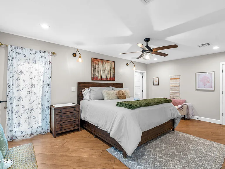 4402 E Turney Ave — Photo 18
