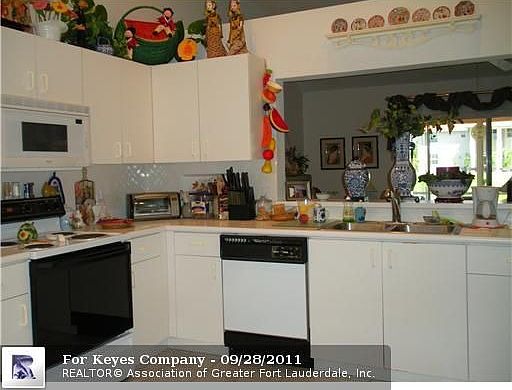 4th image of 16377 NW 11th St