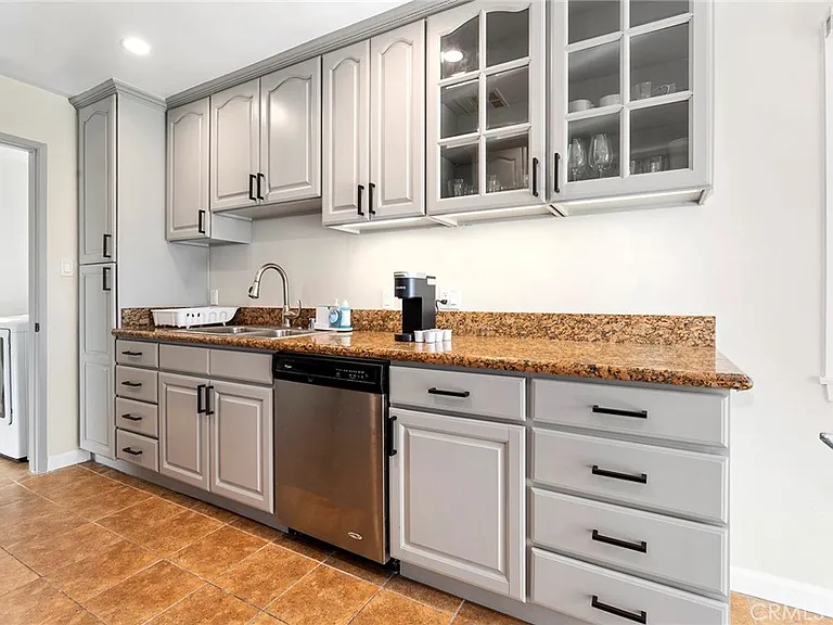 18228 Regina Ave — Photo 12