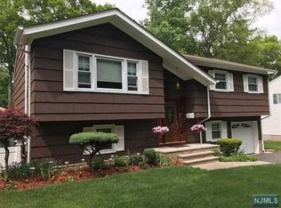 42 Roosevelt St, Pequannock, NJ 07440