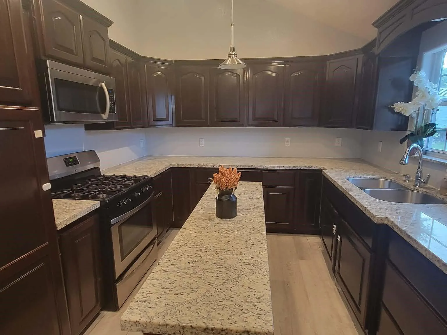 2 bed, 1.5 bath, 1288 sqft, $1,495 — Photo 4