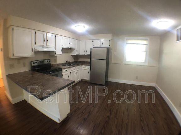 3rd image of 303 S Oak St APT C