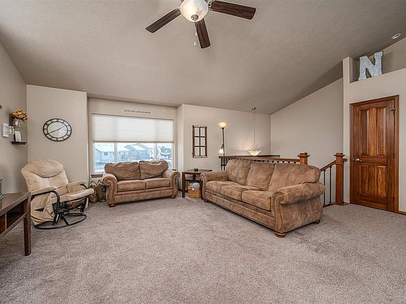 4th image of 706 Marie Dr