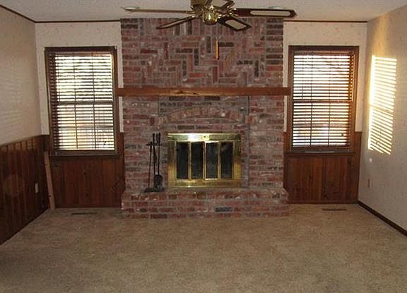 3rd image of 79 Maple Dr