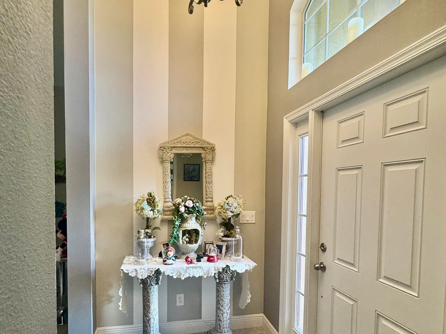 4 bed, 2.0 bath, 1774 sqft, $3,200 — Photo 2