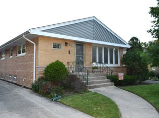 7452 W Howard St, Niles, IL 60714