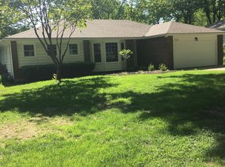 9228 Sturgeon Dr, Overland Park, KS 66212