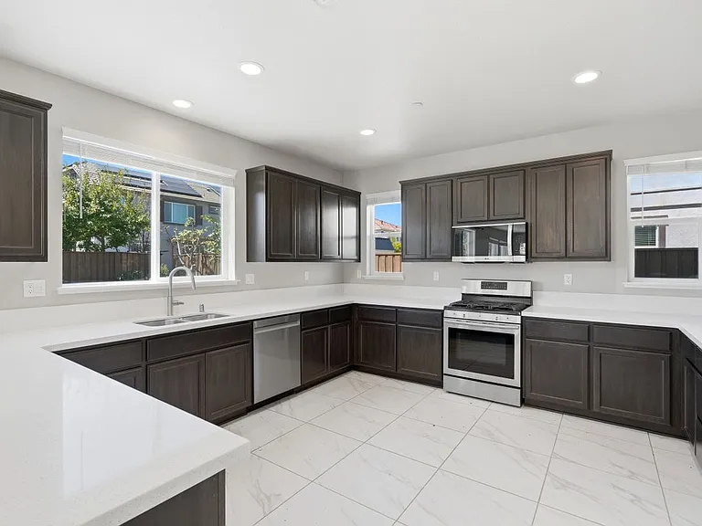 453 Diamond Peak Ln — Photo 23