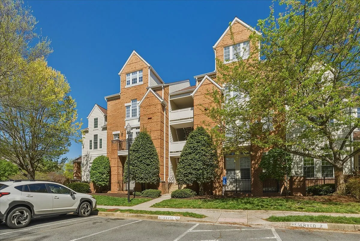 Building Photo - 1304 Garden Wall Cir #F
