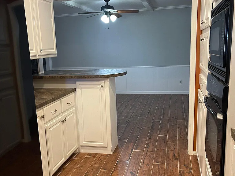 1828 Lanesboro Dr — Photo 3