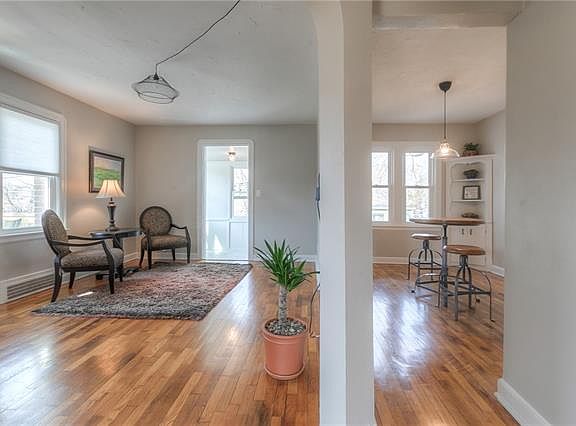 4th image of 4913 Fontana St