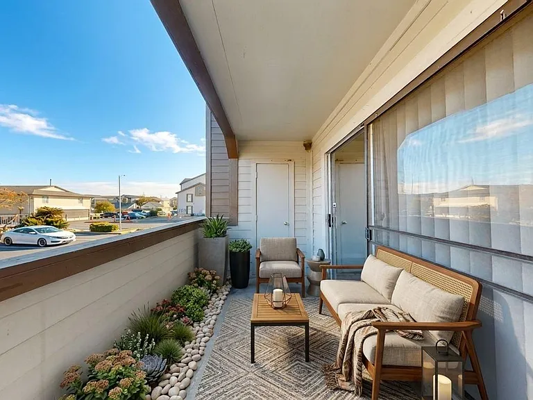 Hill Country Apartments — Photo 33