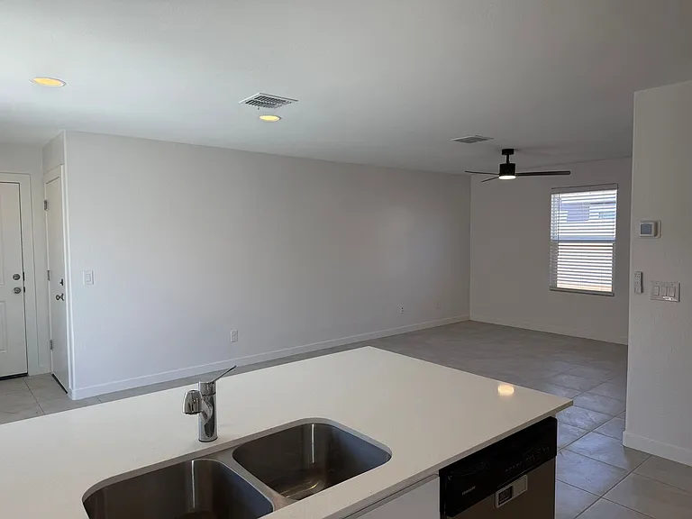 36605 W Mondragone Ln — Photo 23