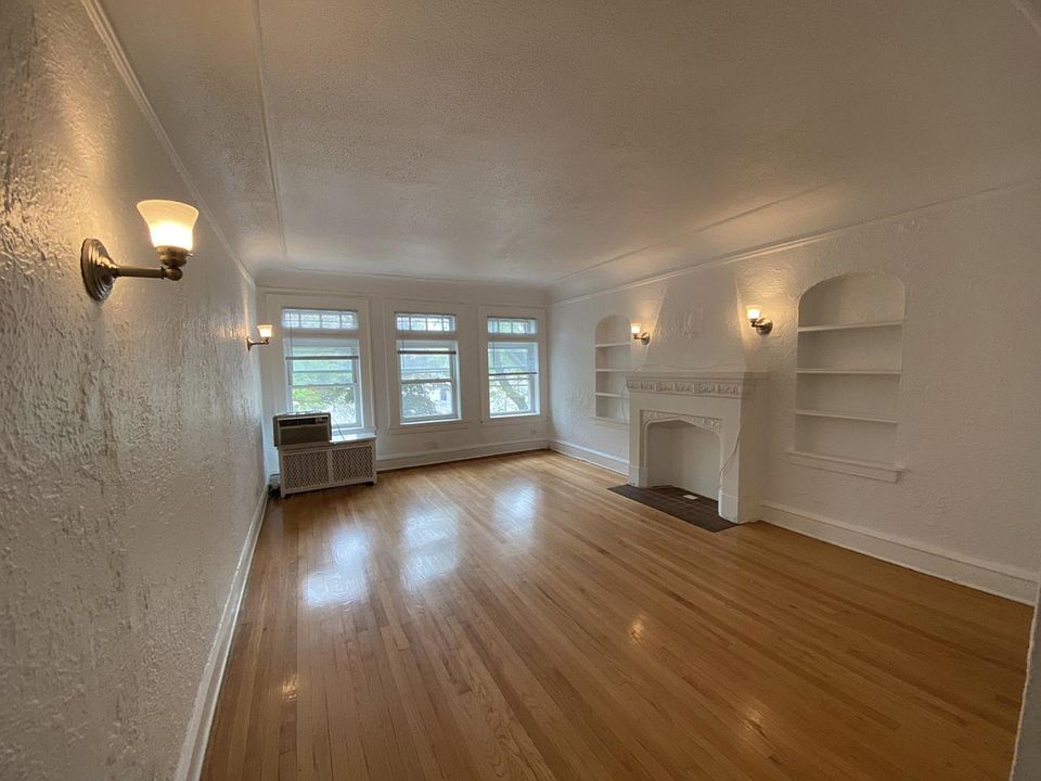 1st image of 2650 W Rosemont Ave #1