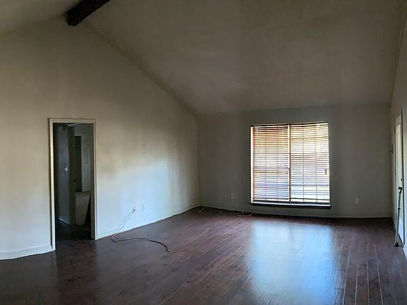 5th image of 1031 Woodshire Cir