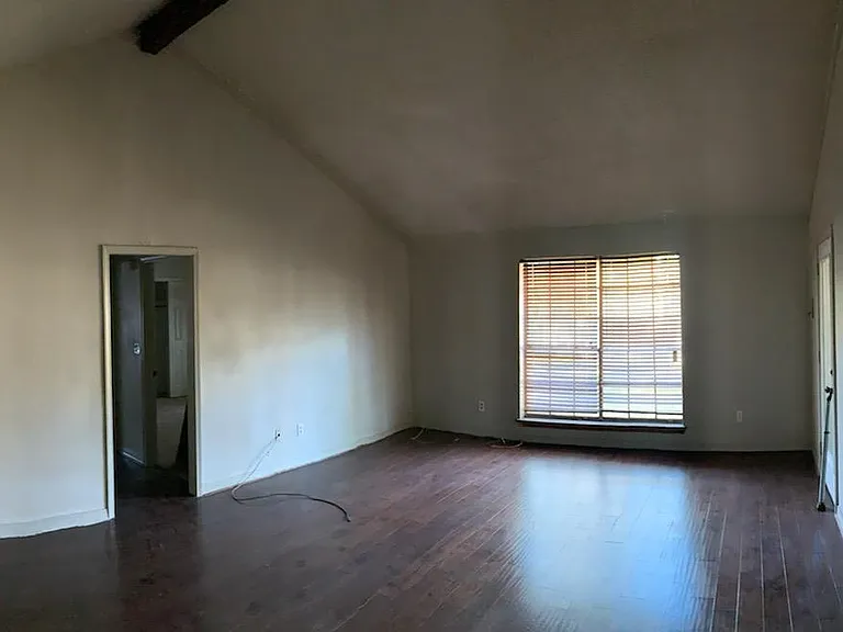 1031 Woodshire Cir — Photo 5