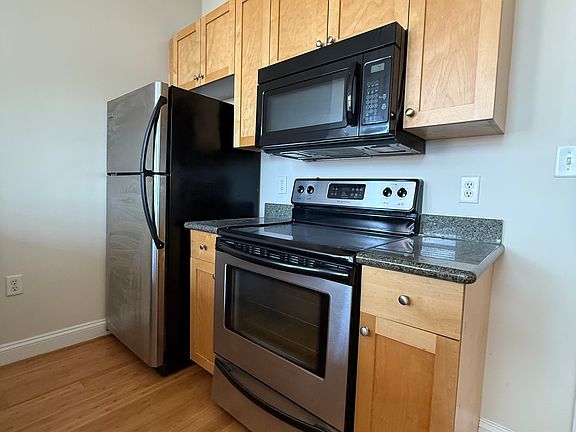 5th image of 1414 W Marshall St APT 310
