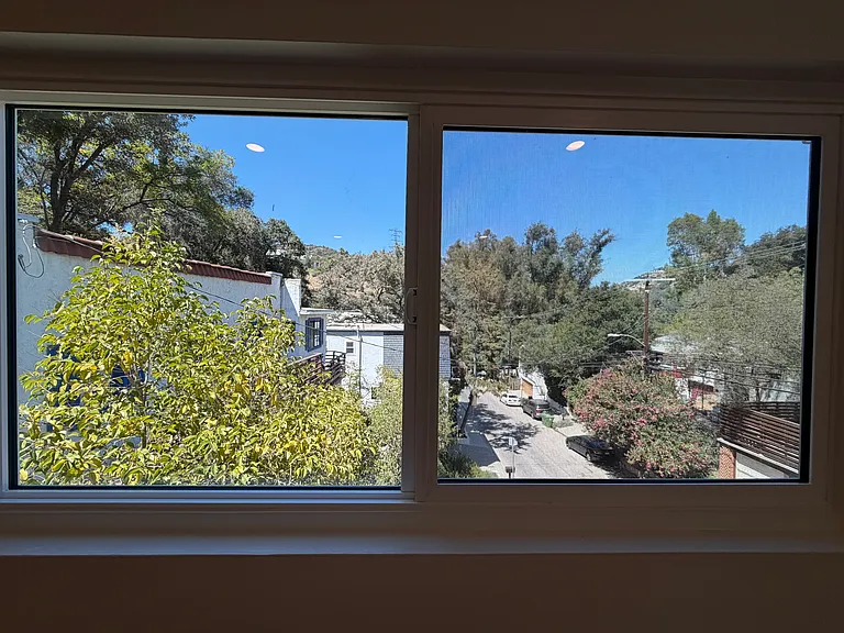 8535 Lookout Mountain Ave — Photo 20