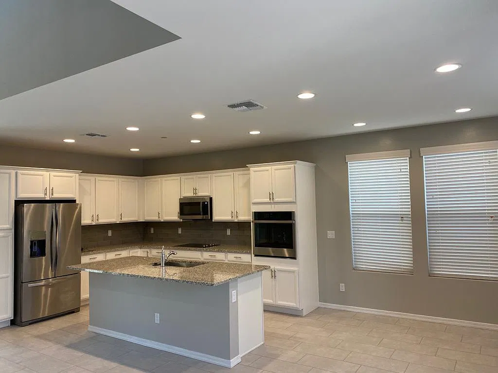 3 bed, 2.5 bath, 1870 sqft, $2,600 — Photo 2