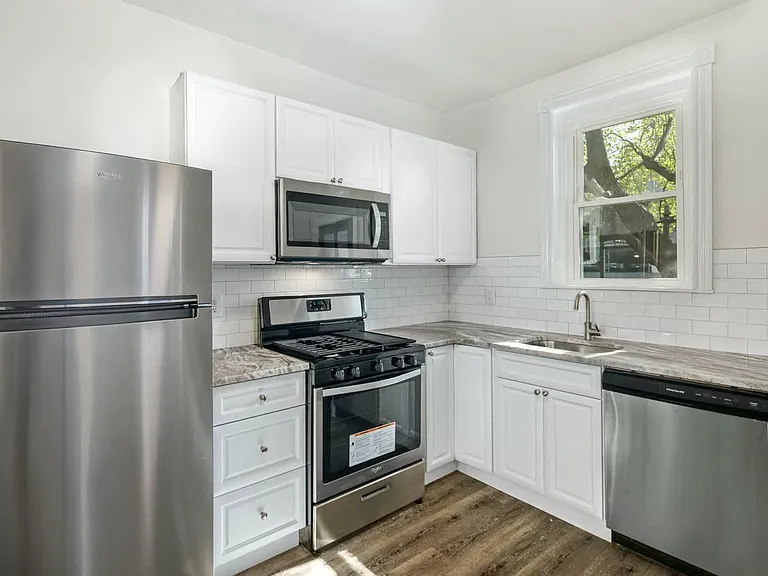 5326 Addison St — Photo 6