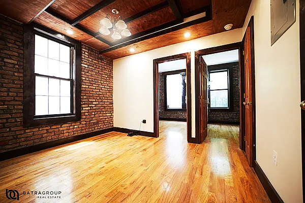 Rented by Batra Group Inc | media 33