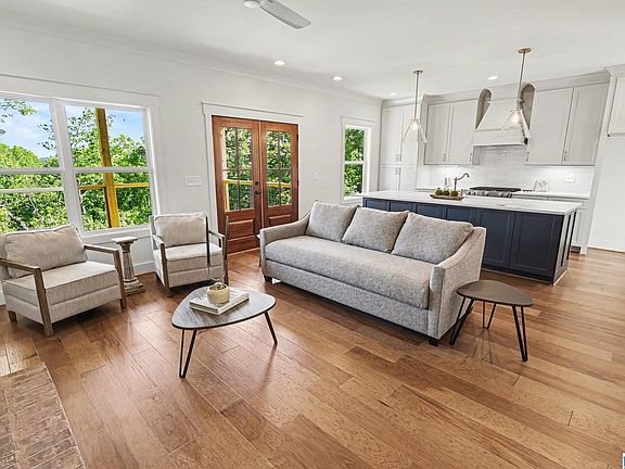 4th image of 1580 Forest Ridge Rd