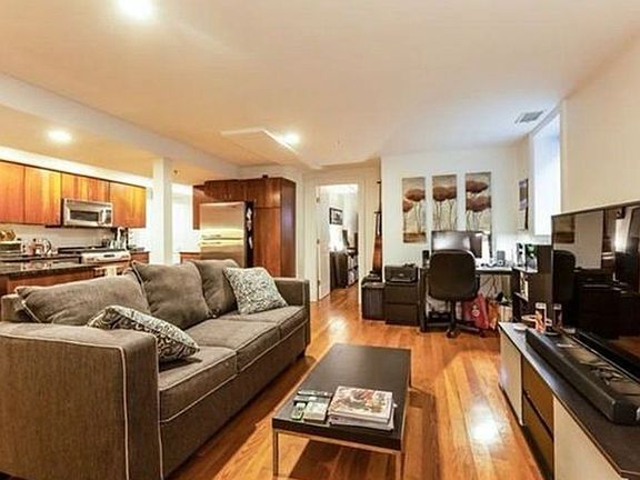 3rd image of 515 Green St APT 6