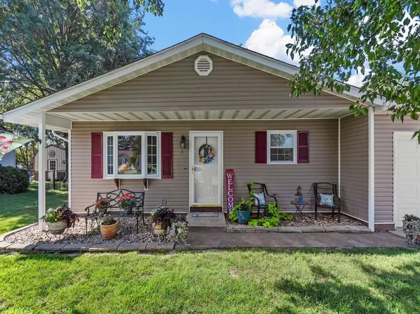 1 Adams St, Smithton, IL 62285
