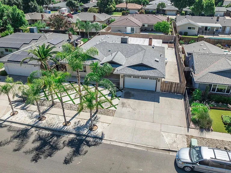 6552 N Augusta St — Photo 32